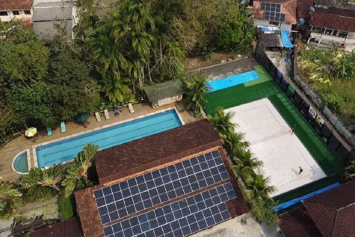 Vista aérea da Arena de Beach Tennis e complexo da pousada